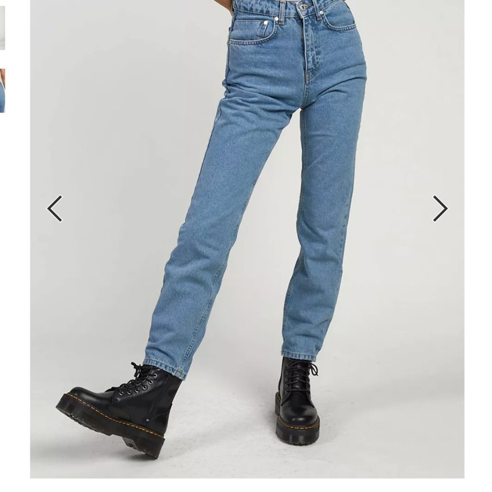 The Ragged Priest Lightwash Mom Jeans